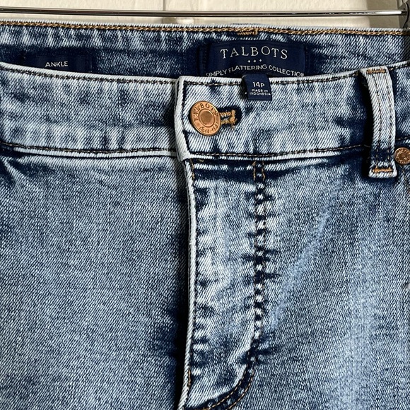 Talbots Simply Flattering Collection Ankle Acid Washed Jeans - Picture 2 of 3